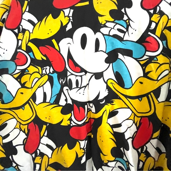 🍭 3/$20 (teens) • Disney characters print short sleeved top - Picture 4 of 10